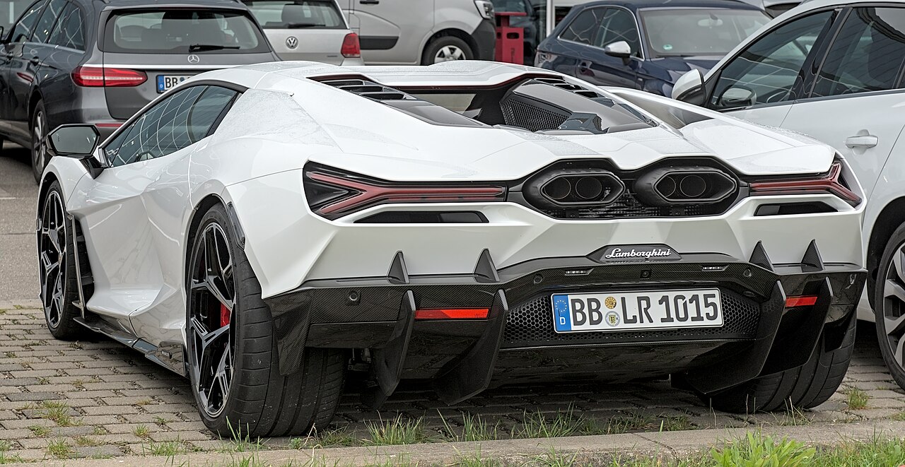 Lamborghini's Record 2025: A Fully Hybrid Range, and Why 94% of Buyers Personalize Their Car