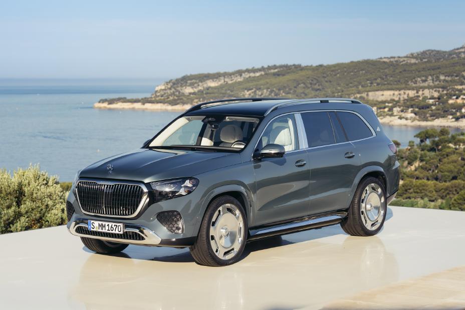 Mercedes-Maybach's Facelifted GLS 600 Just Landed With 612 Horsepower and a Grille That Glows