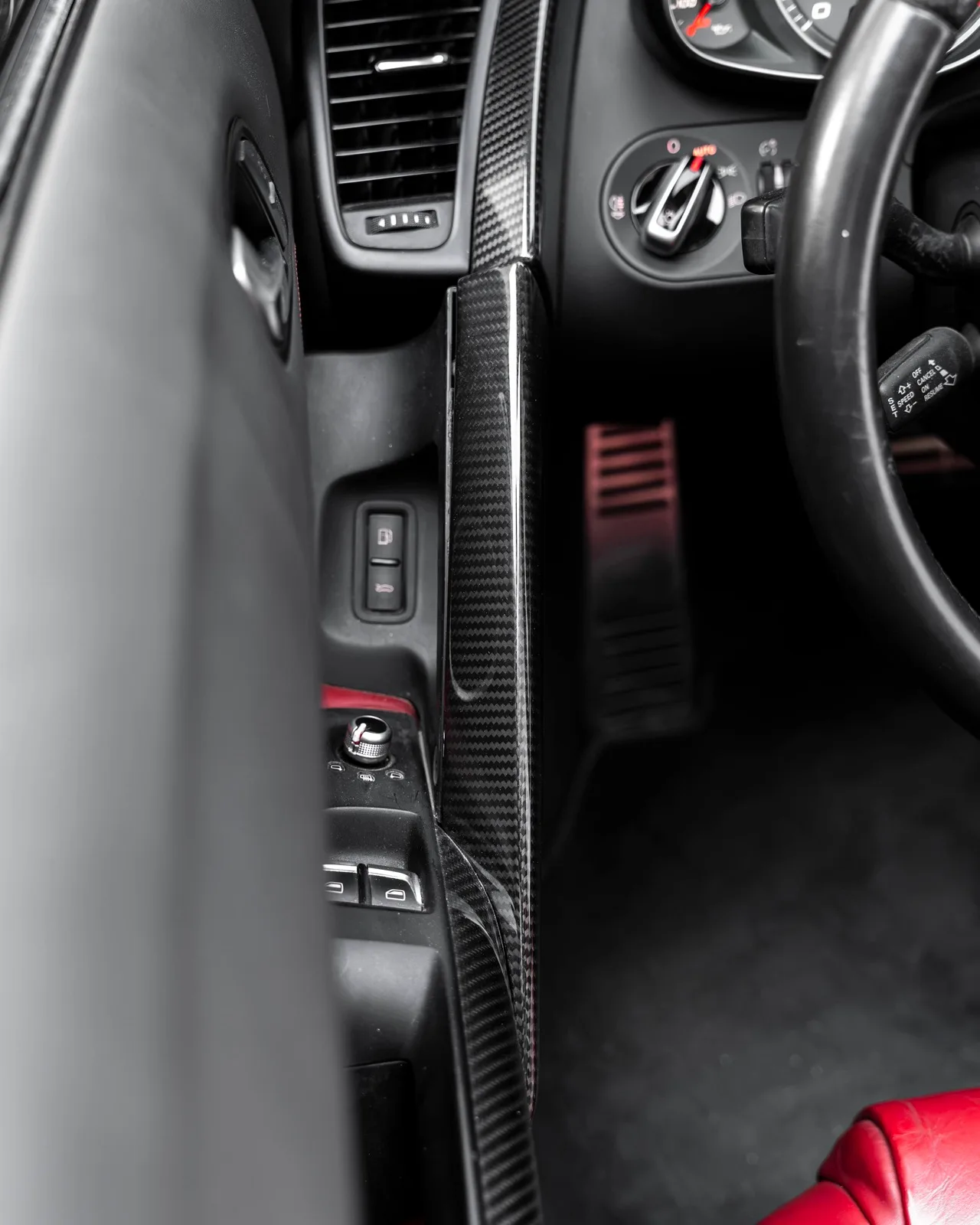 2015 Audi R8 Spyder V8 FSI Quattro for sale in Dubai — photo 15 of 20