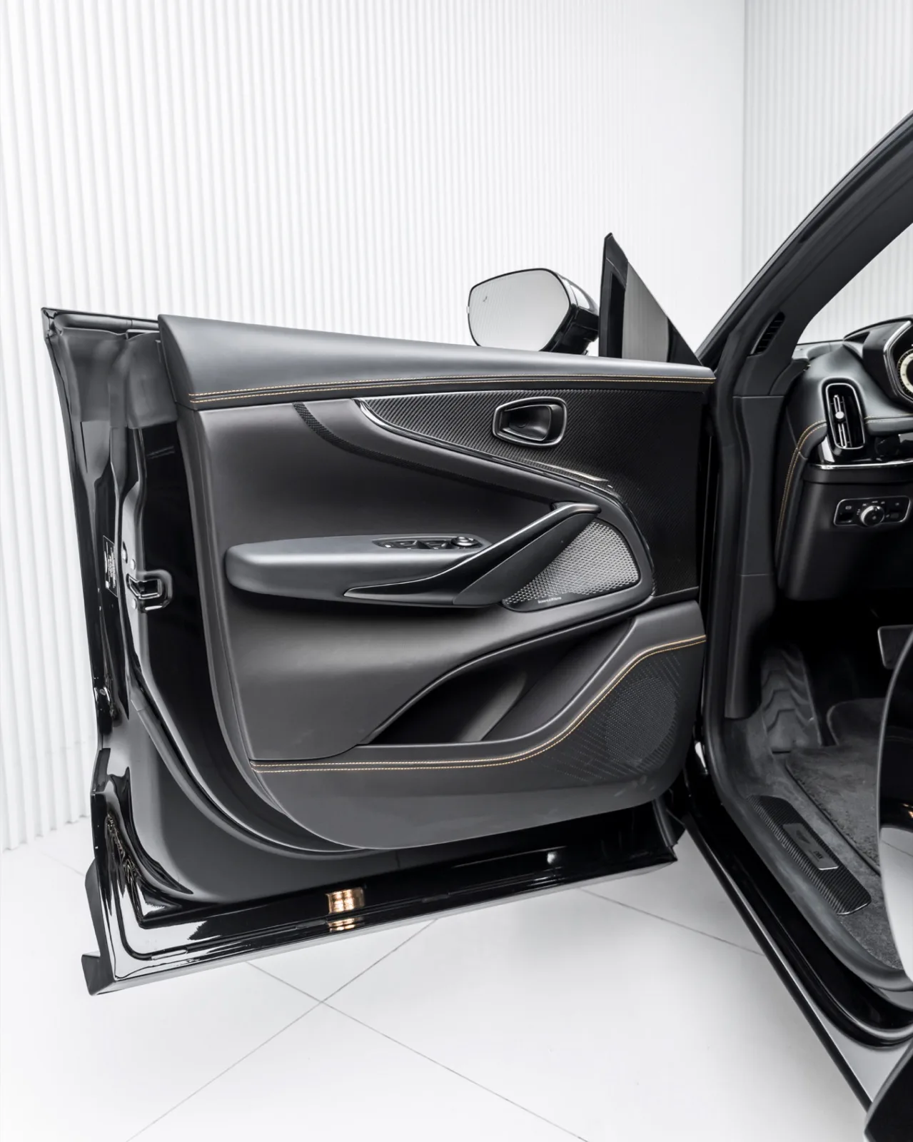 2025 Aston Martin DBX707 for sale in Dubai — photo 3 of 18