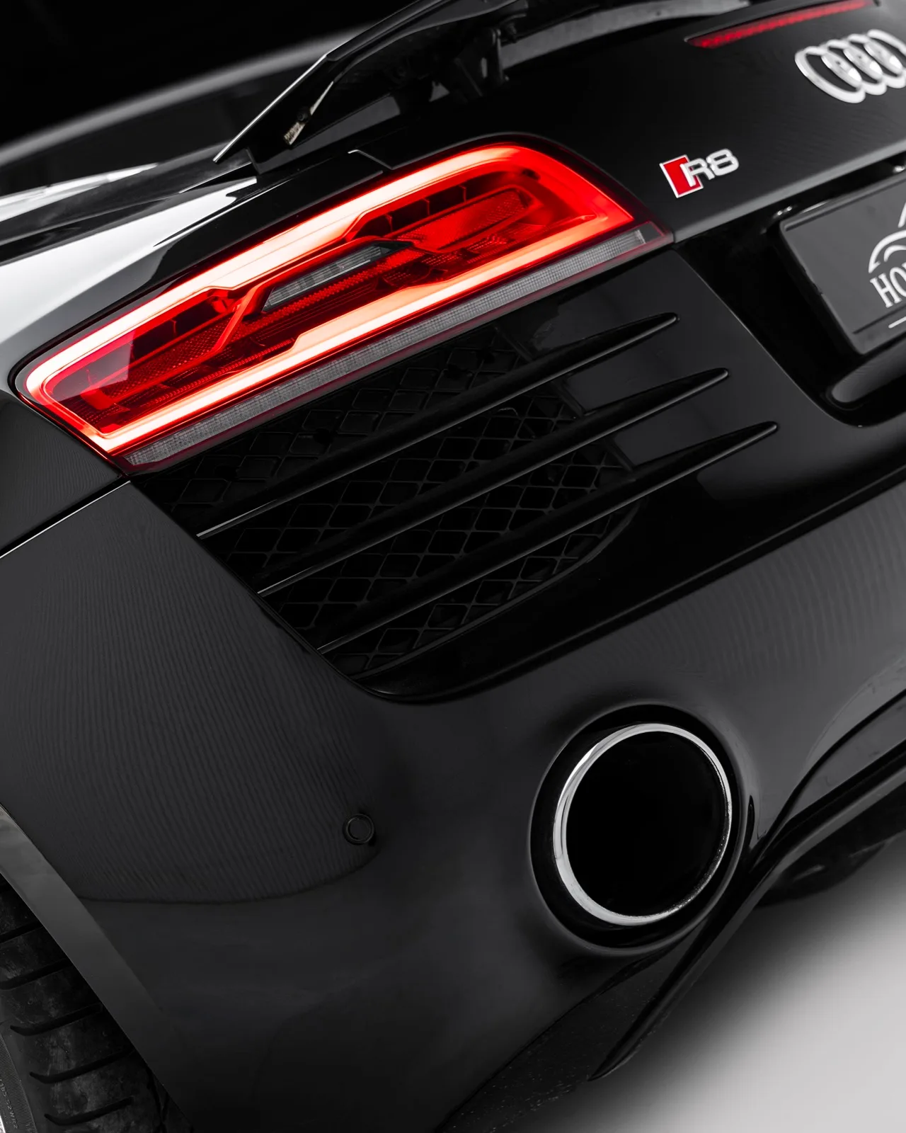 2015 Audi R8 Spyder V8 FSI Quattro for sale in Dubai — photo 19 of 20
