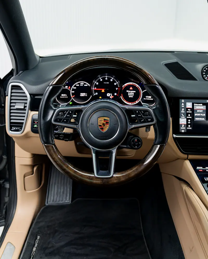 2019 Porsche Cayenne Standard for sale in Dubai — photo 8 of 16