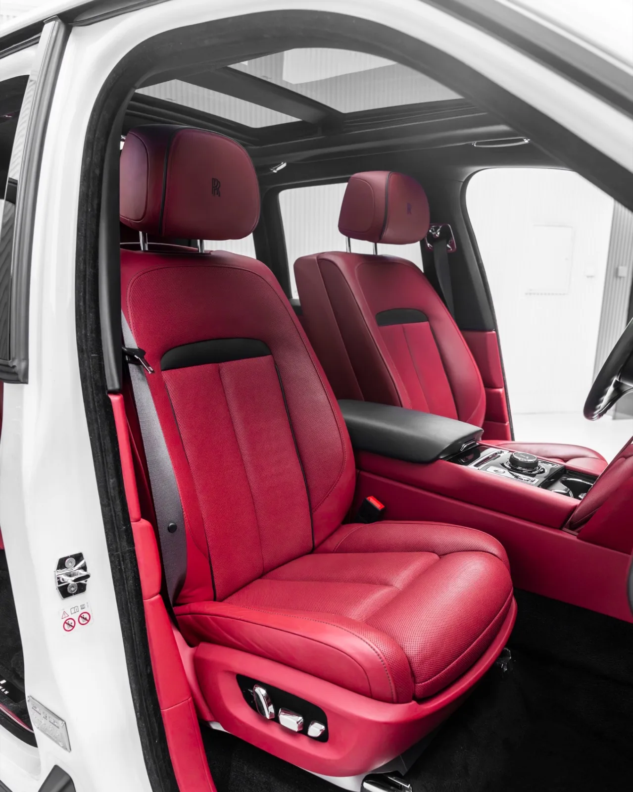 2019 Rolls-Royce Cullinan (2025 Facelift) for sale in Dubai — photo 11 of 20