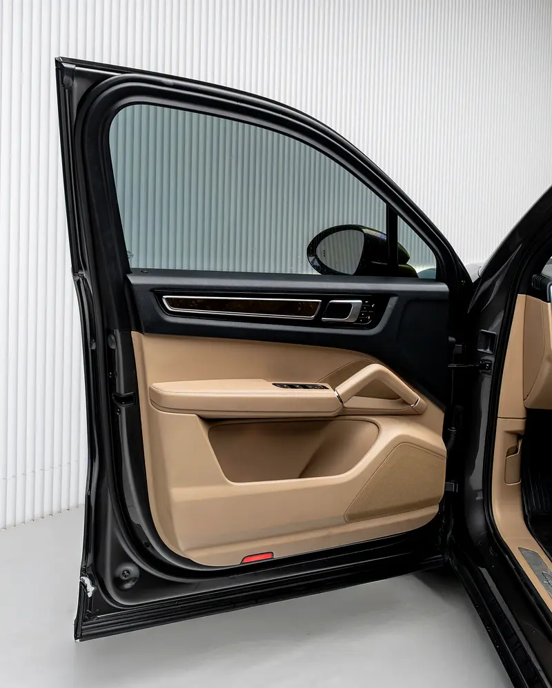 2019 Porsche Cayenne Standard for sale in Dubai — photo 6 of 16