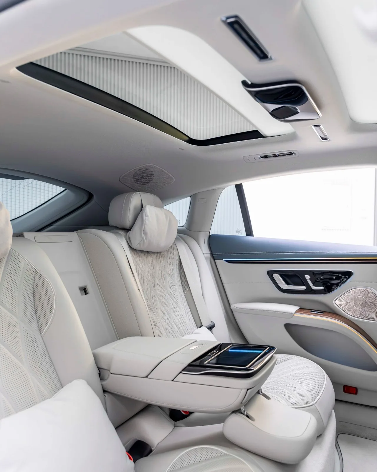 2022 Mercedes-Benz EQS 580 4MATIC Edition One for sale in Dubai — photo 13 of 19