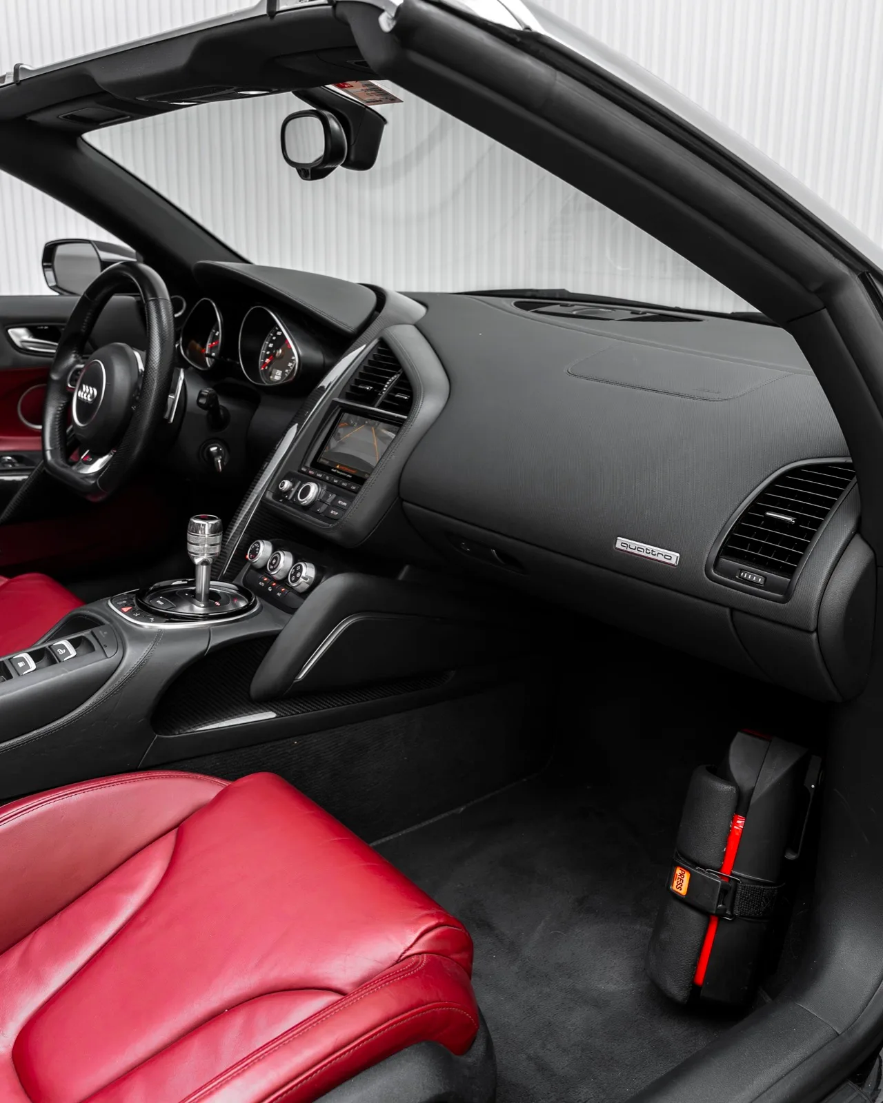 2015 Audi R8 Spyder V8 FSI Quattro for sale in Dubai — photo 8 of 20