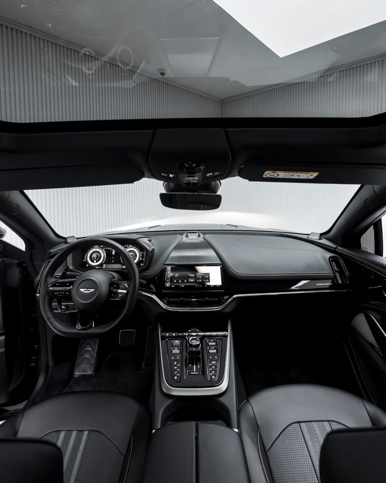 2025 Aston Martin DBX707 for sale in Dubai — photo 2 of 18