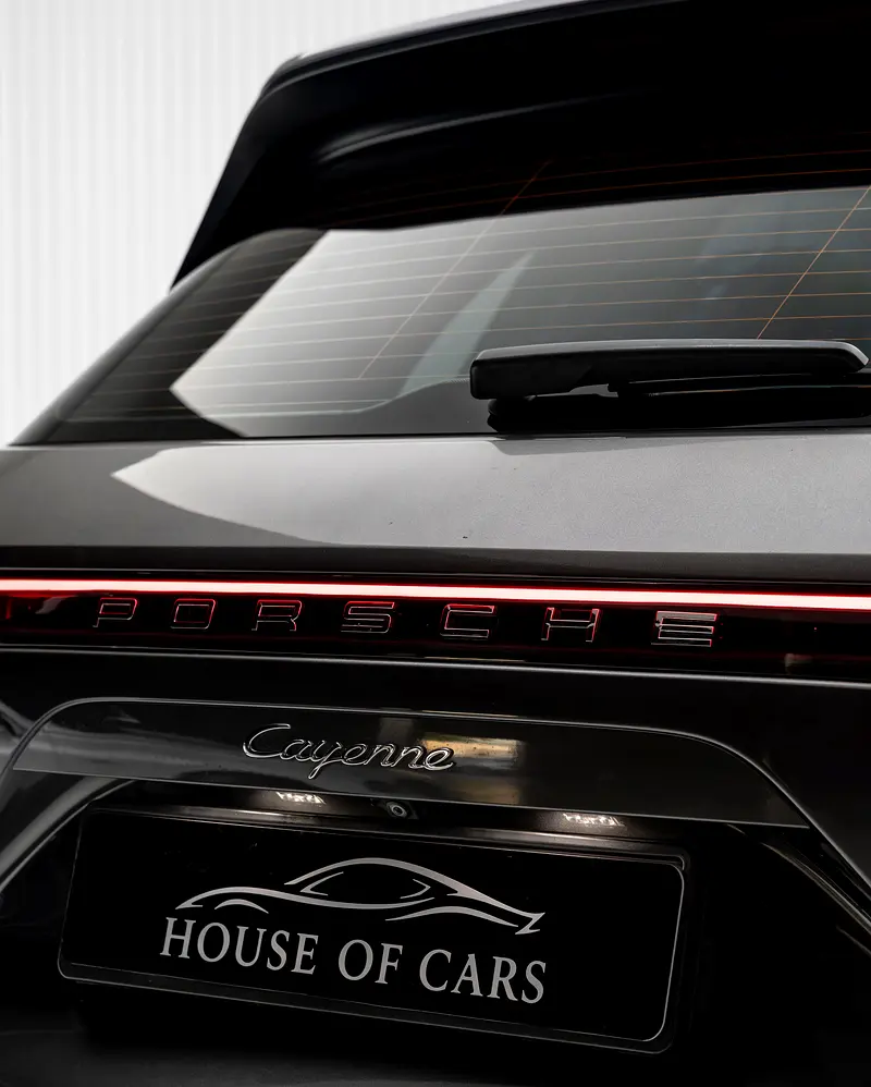 2019 Porsche Cayenne Standard for sale in Dubai — photo 4 of 16