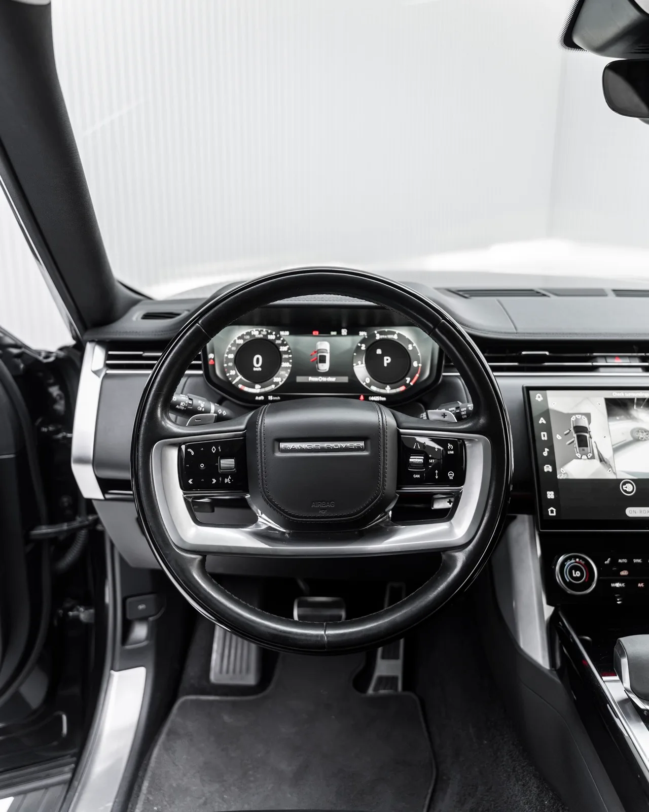 2023 Land Rover Range Rover SE P530 for sale in Dubai — photo 4 of 14