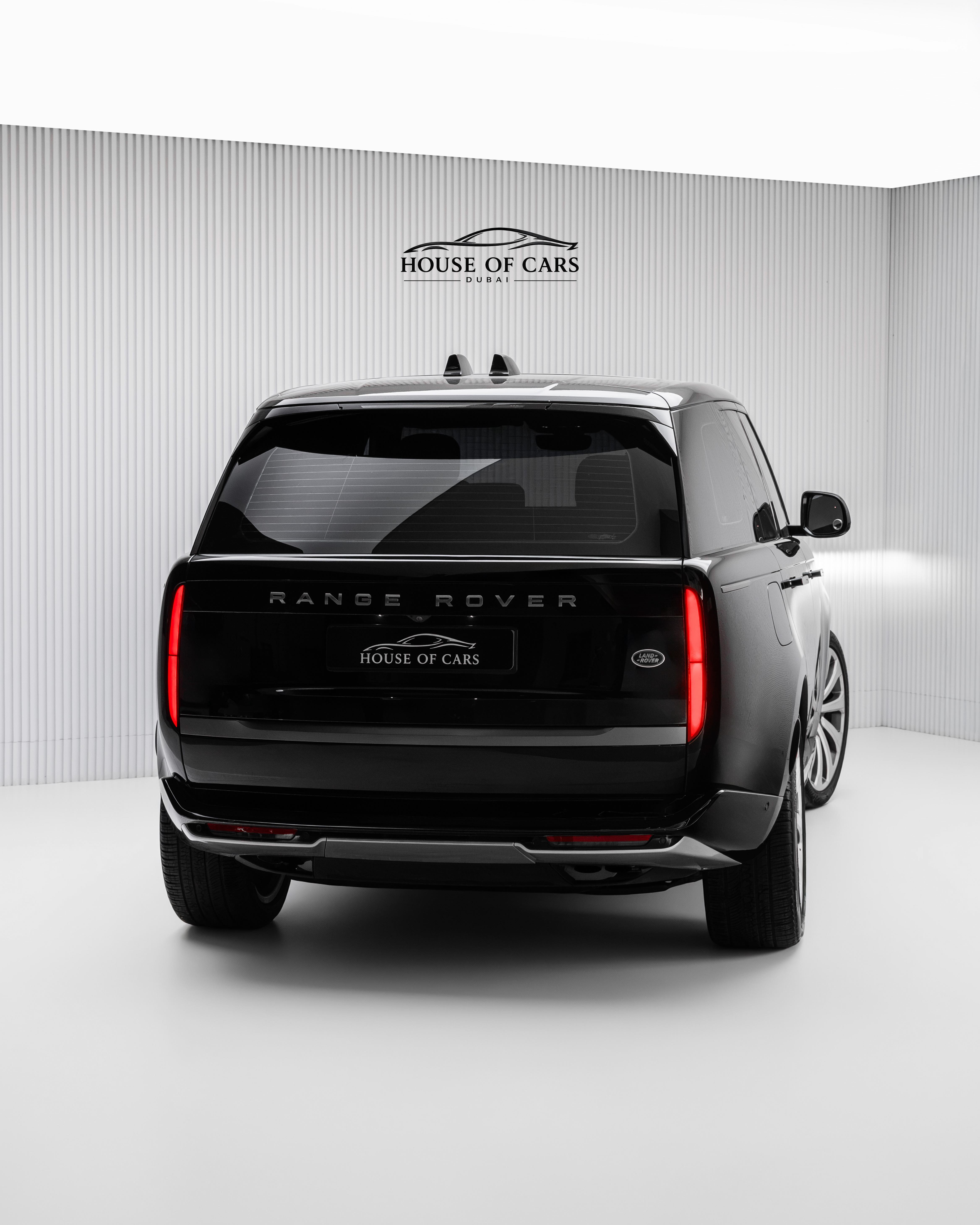 2023 Land Rover Range Rover SE P530 view 2