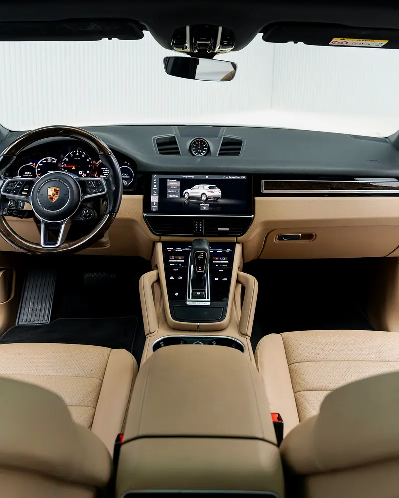 2019 Porsche Cayenne Standard for sale in Dubai — photo 9 of 16