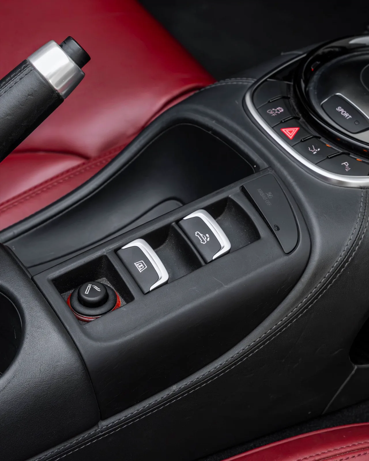 2015 Audi R8 Spyder V8 FSI Quattro for sale in Dubai — photo 11 of 20