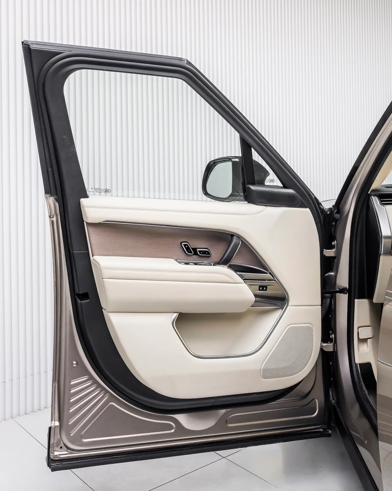 2023 Land Rover Range Rover Mansory First Edition LWB for sale in Dubai — photo 8 of 26