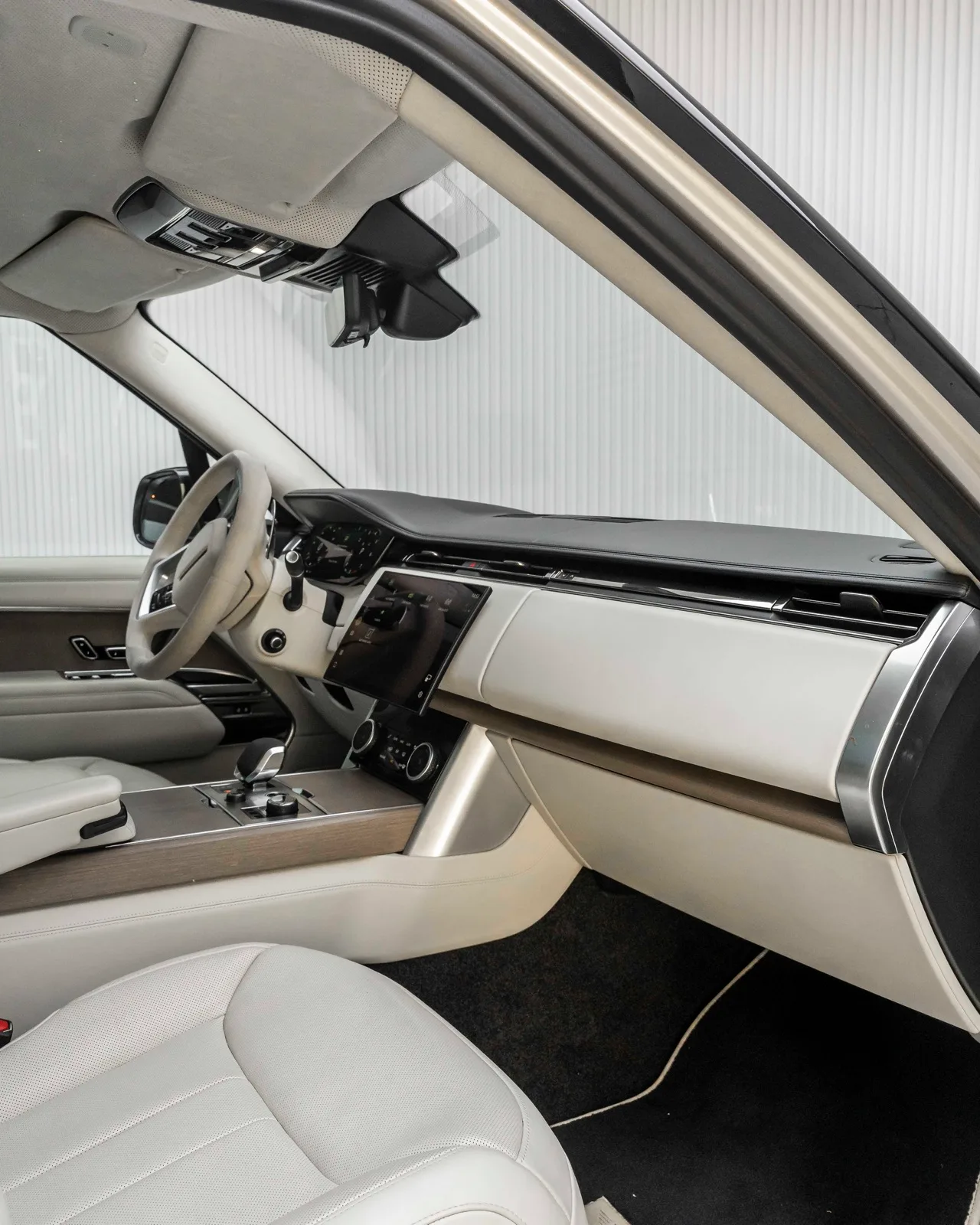 2023 Land Rover Range Rover Mansory First Edition LWB for sale in Dubai — photo 13 of 26