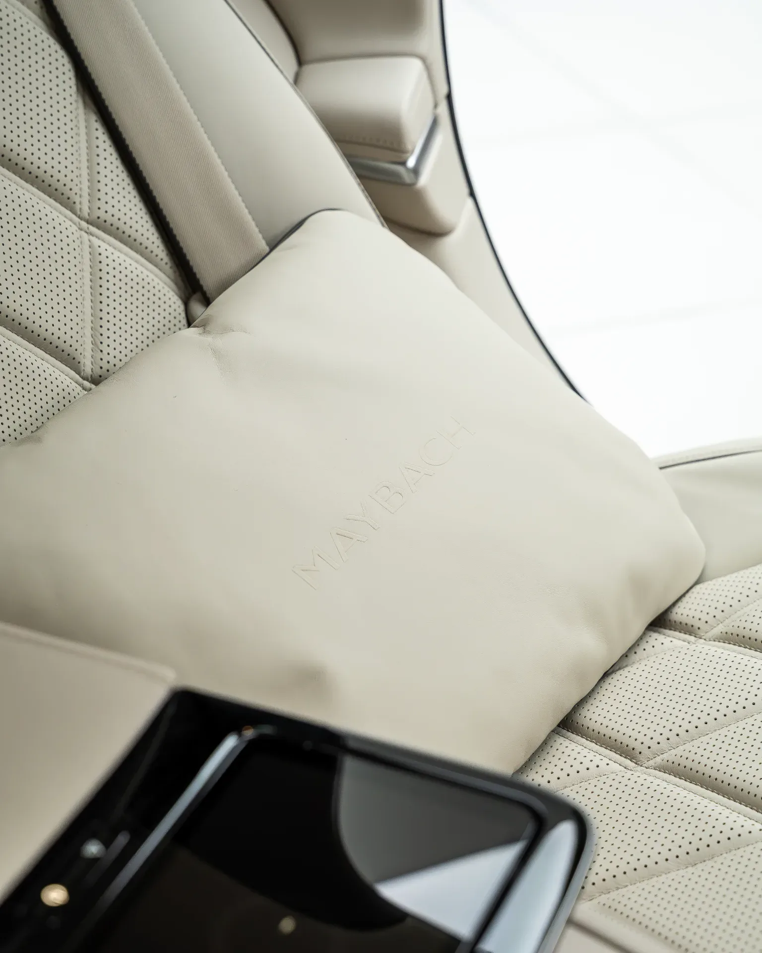 2024 Mercedes-Maybach S680 First Class for sale in Dubai — photo 14 of 23