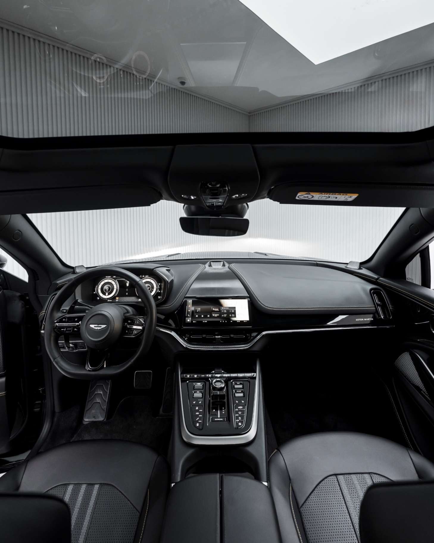 2025 Aston Martin DBX707 view 2