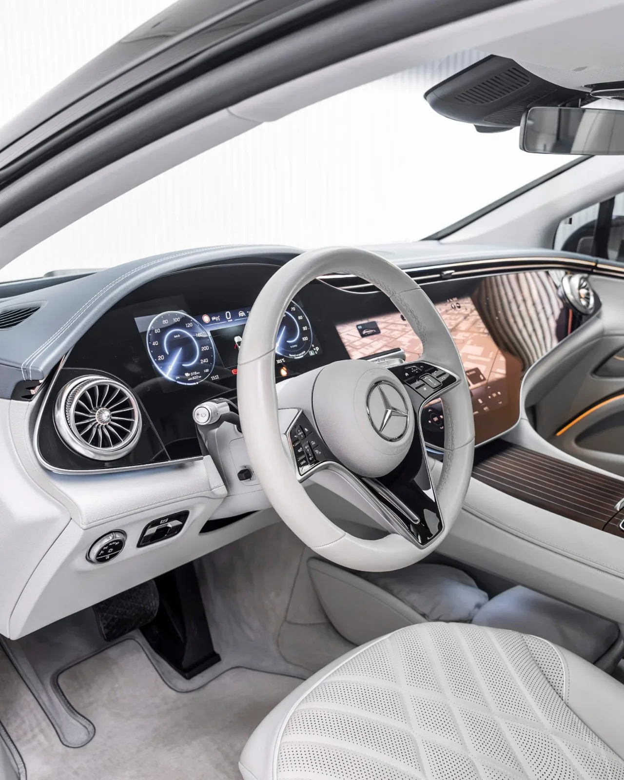 2022 Mercedes-Benz EQS 580 4MATIC Edition One for sale in Dubai — photo 6 of 19