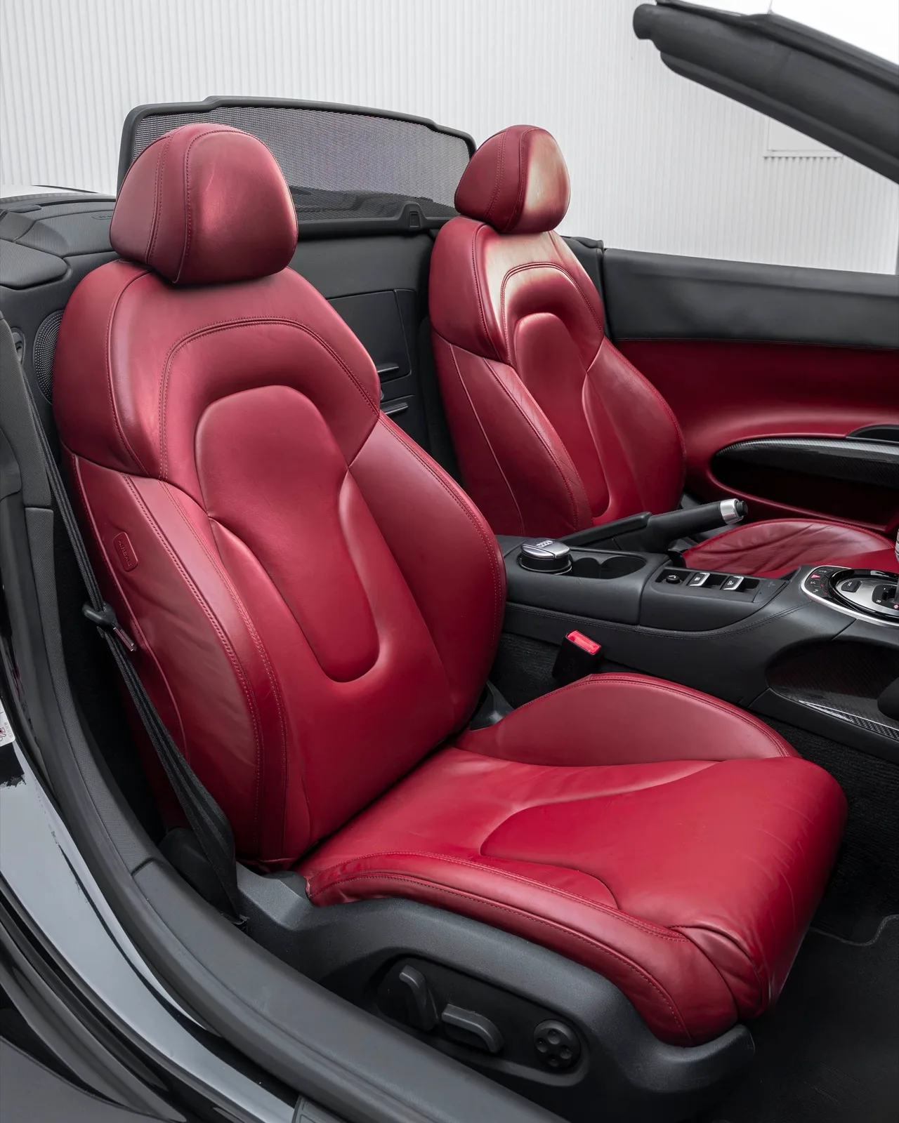 2015 Audi R8 Spyder V8 FSI Quattro for sale in Dubai — photo 9 of 20
