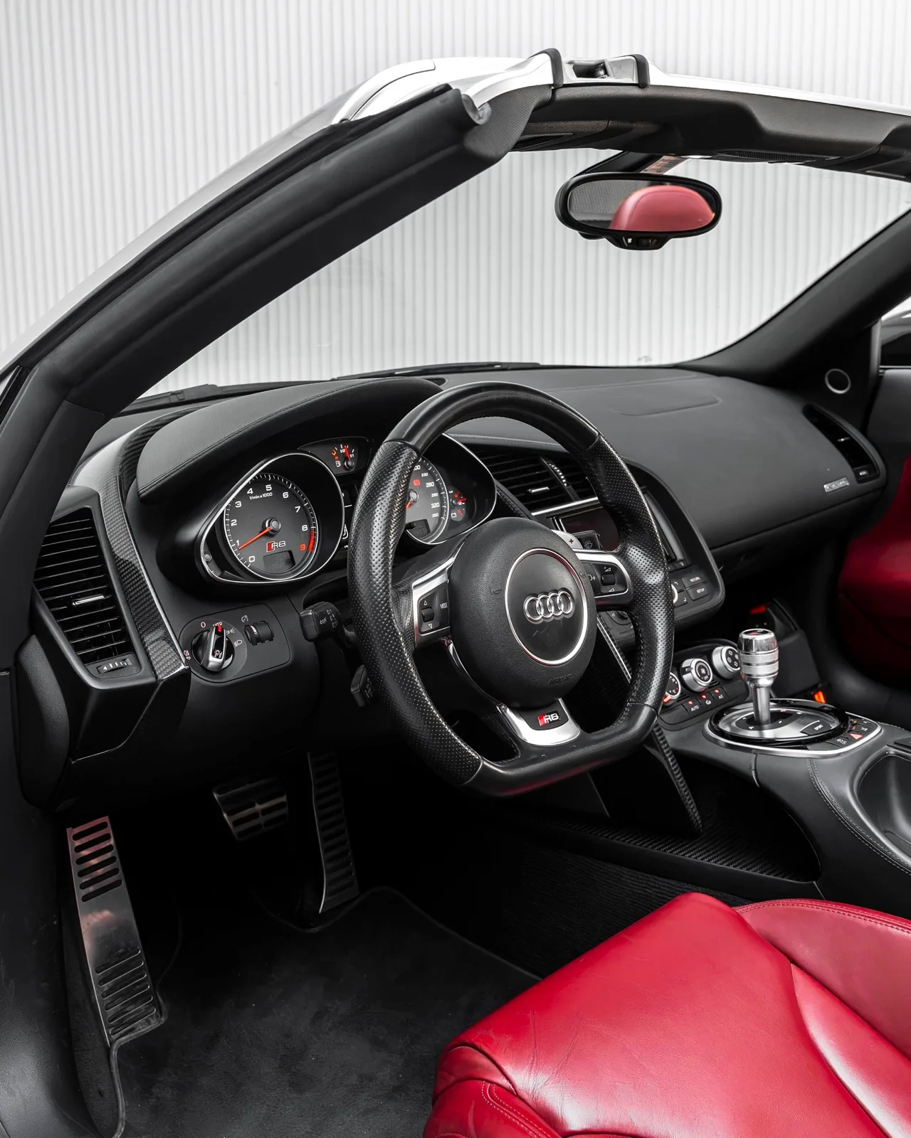 2015 Audi R8 Spyder V8 FSI Quattro for sale in Dubai — photo 6 of 20
