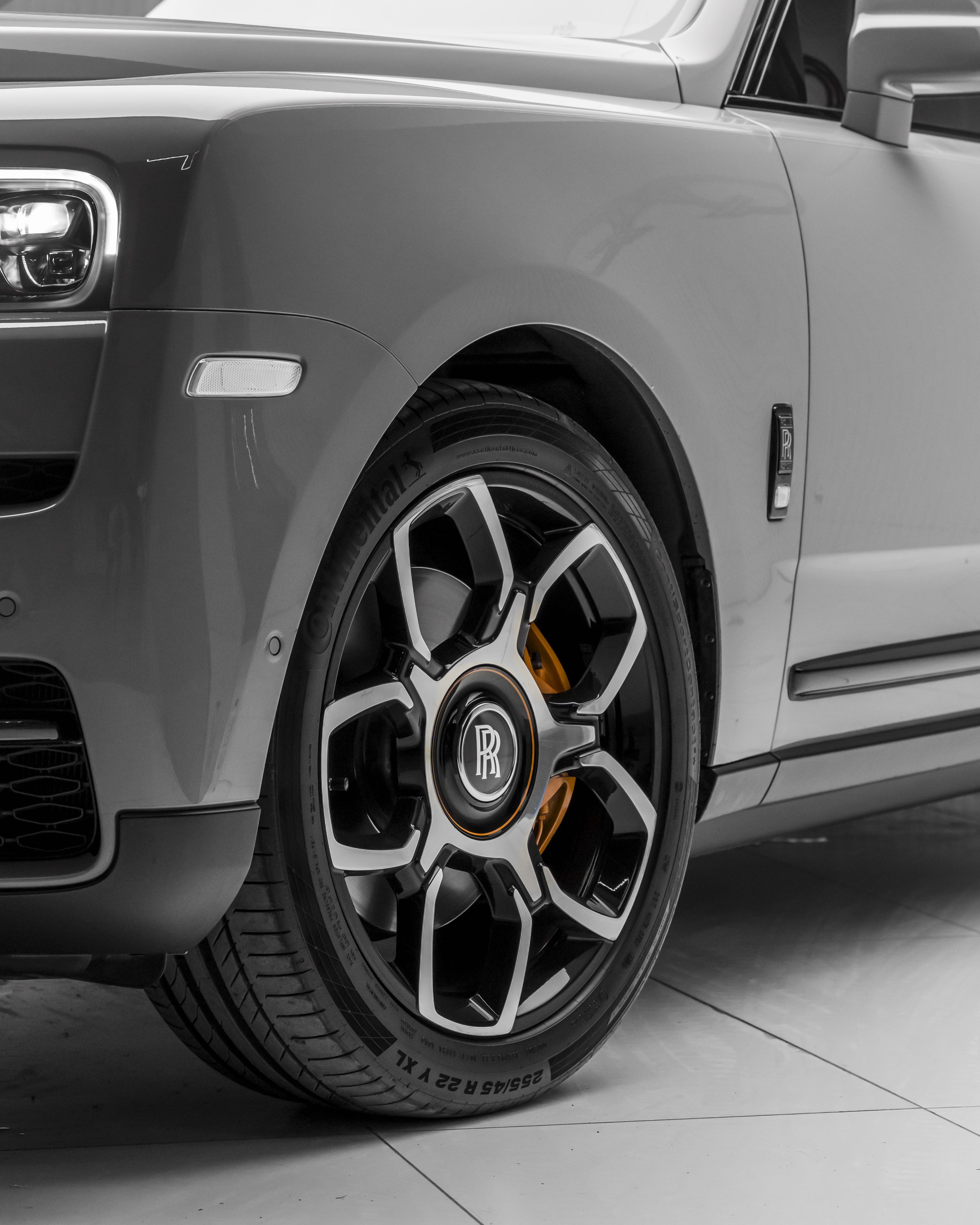 2023 Rolls-Royce Cullinan Black Badge view 3