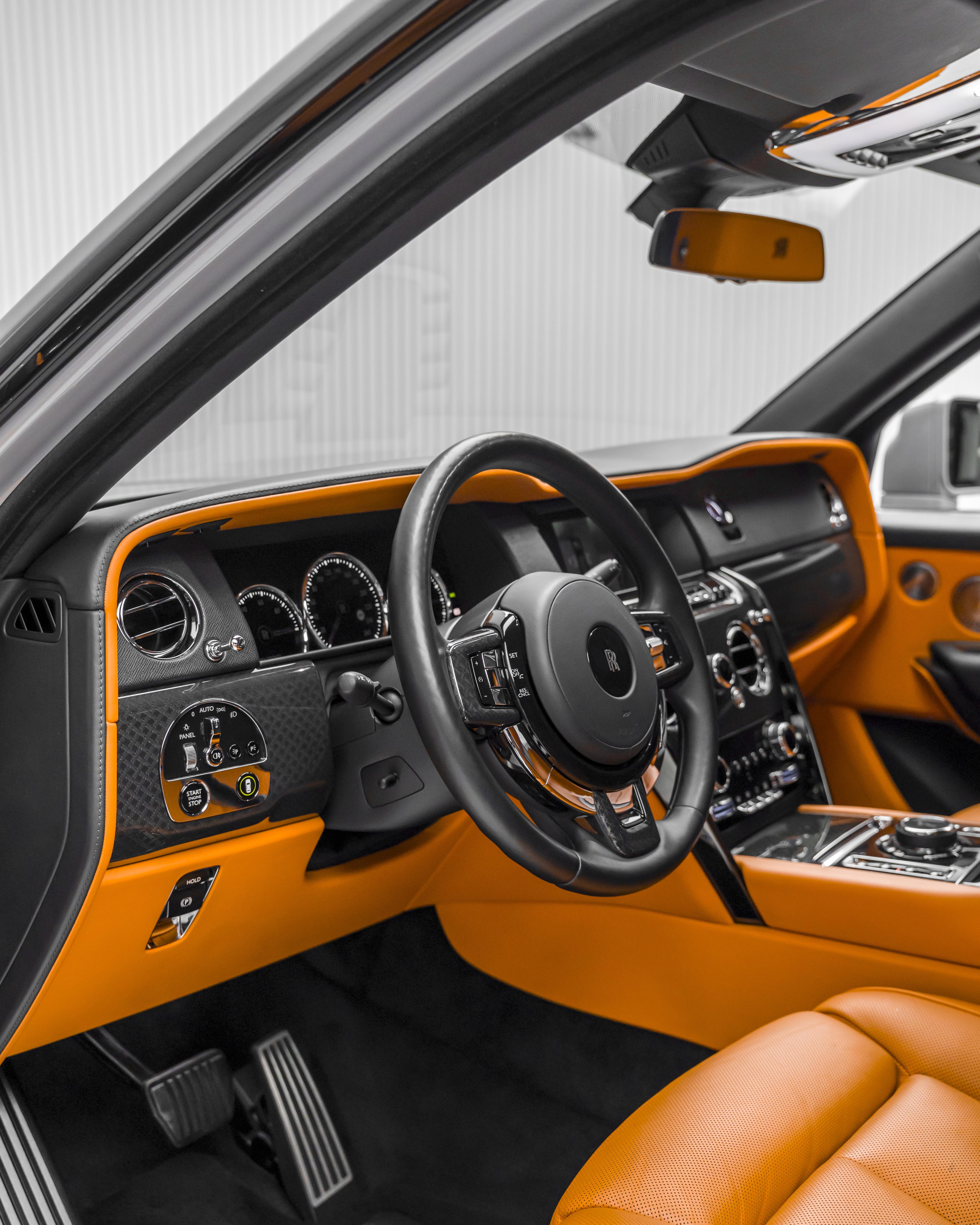2023 Rolls-Royce Cullinan Black Badge view 6