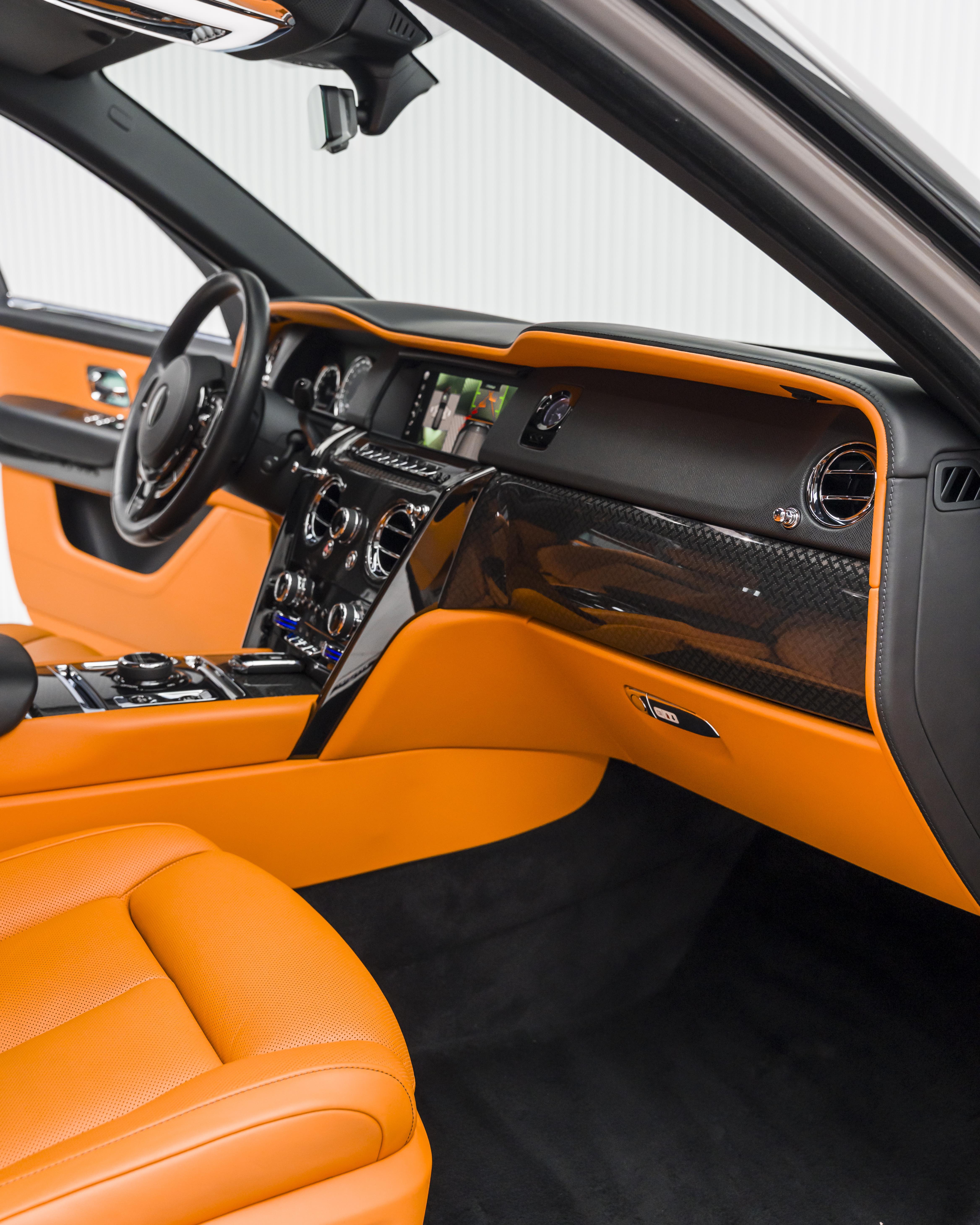 2023 Rolls-Royce Cullinan Black Badge view 9