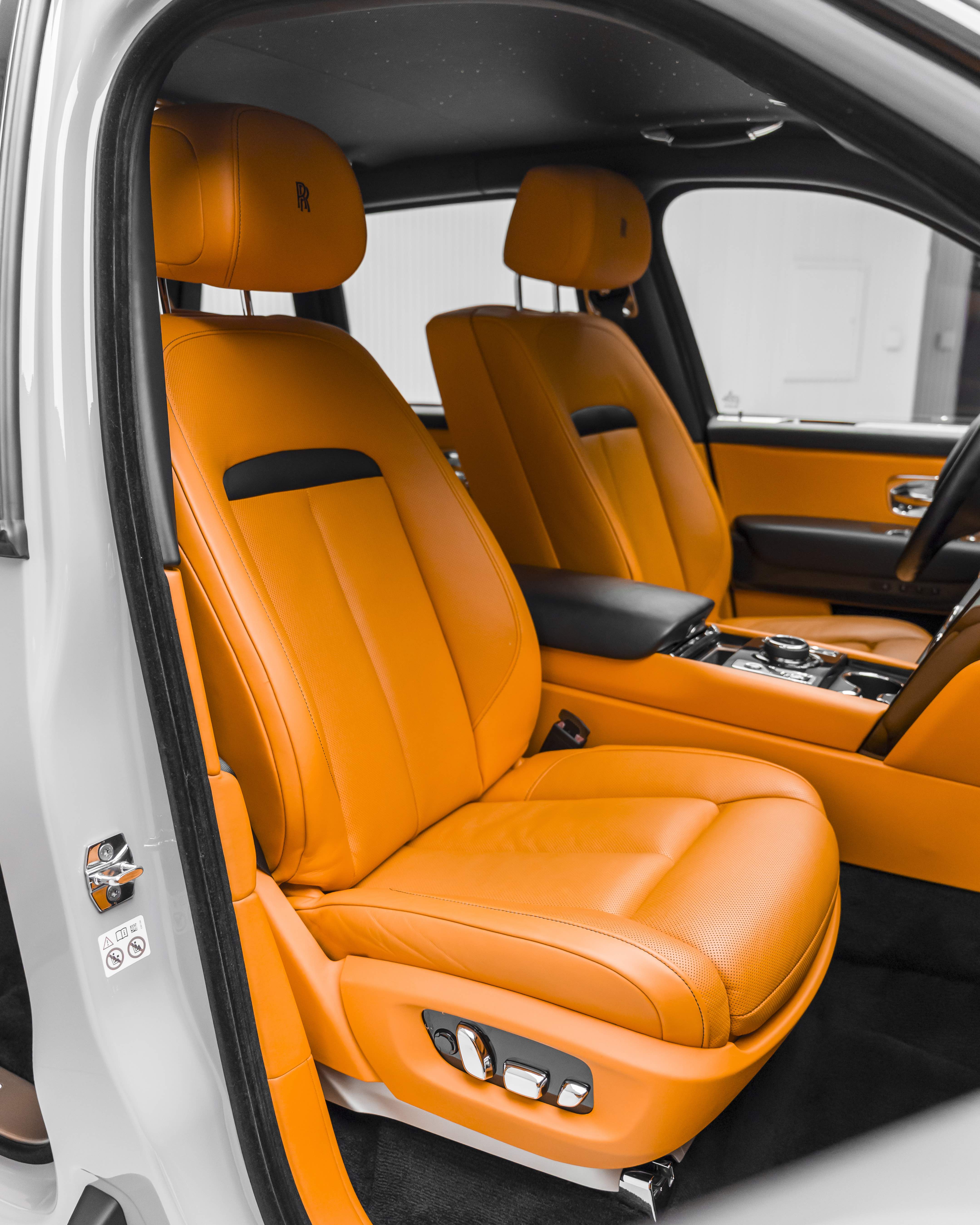 2023 Rolls-Royce Cullinan Black Badge view 10