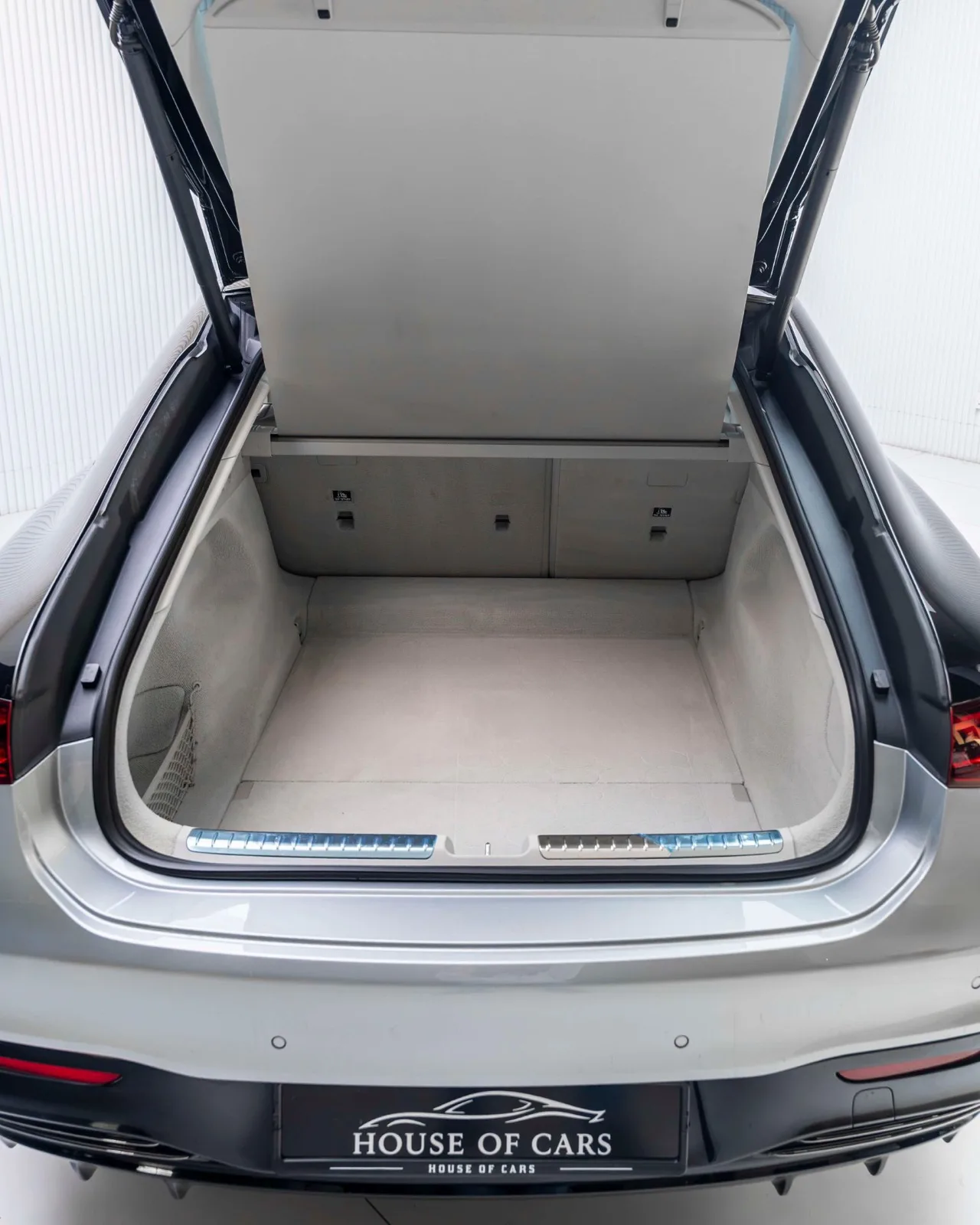 2022 Mercedes-Benz EQS 580 4MATIC Edition One for sale in Dubai — photo 15 of 19