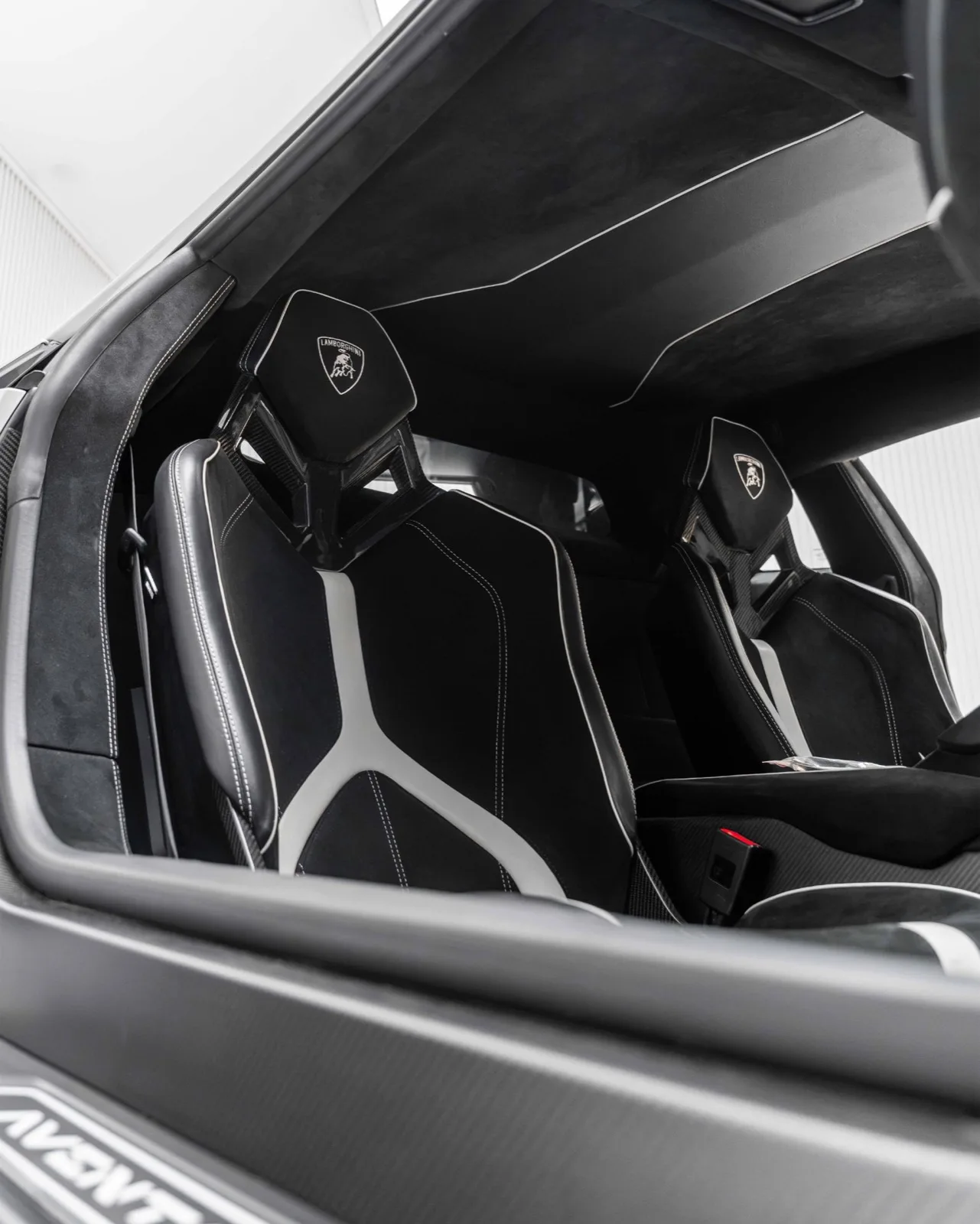 2017 Lamborghini Aventador LP 750-4 SV Coupé for sale in Dubai — photo 9 of 13