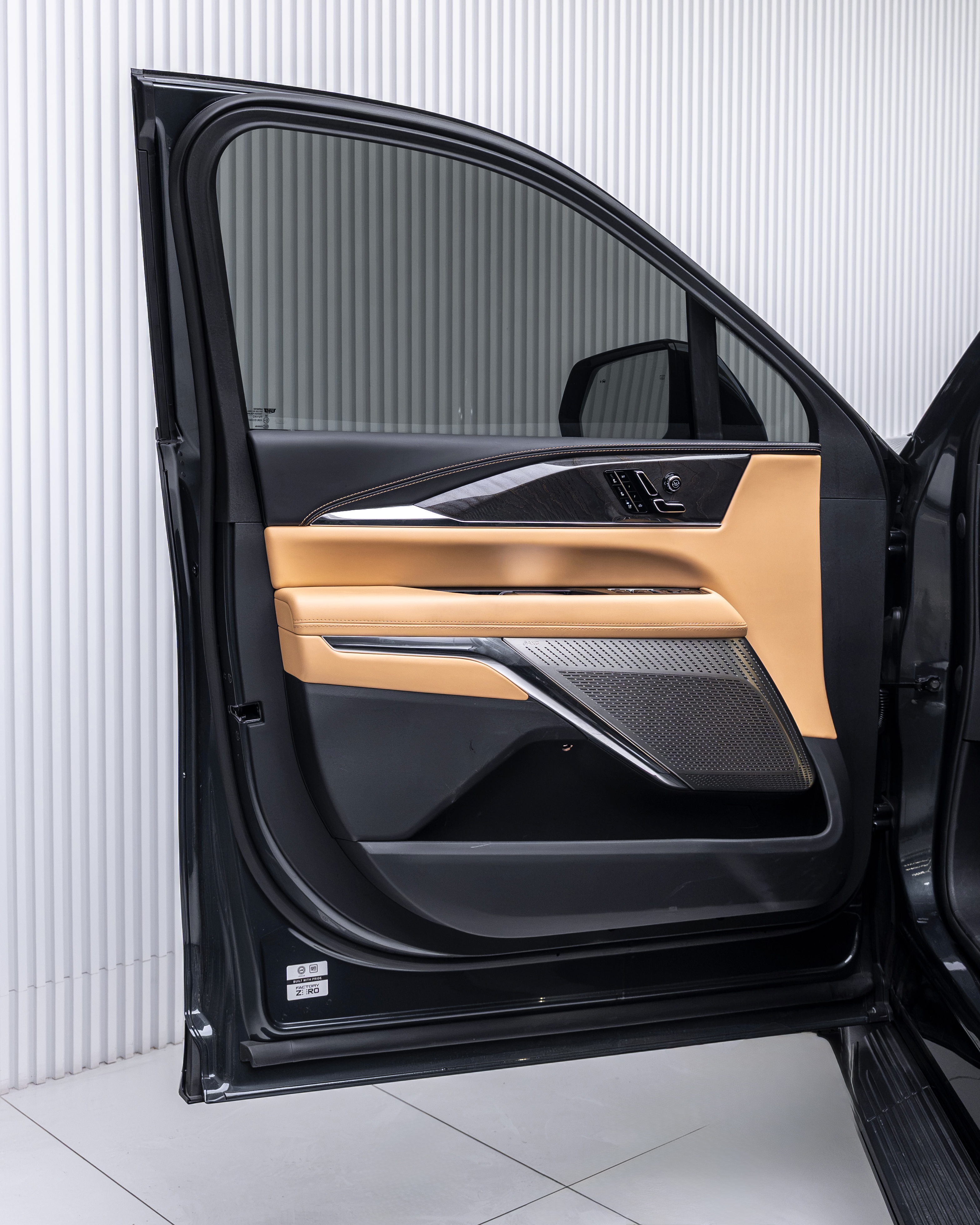 2026 Cadillac Escalade IQ 1000E Premium Luxury AWD view 3