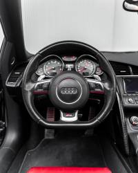 2015 Audi R8 Spyder V8 FSI Quattro for sale in Dubai — photo 7 of 20