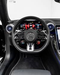 2023 Mercedes-Benz SL 63 AMG 4MATIC+ for sale in Dubai — photo 10 of 18