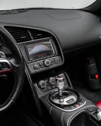 2015 Audi R8 Spyder V8 FSI Quattro for sale in Dubai — photo 10 of 20